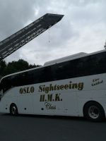 Nein, nicht der Bus ist wichtig, die Sensation hängt von der Schanze runter