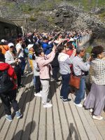 Ja, was fotografiert  die Menschenmenge  hier?