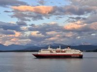 Tag 4 - Einfahrt der Hurtigrute in Molde