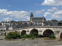 Blick über die Jacques - Gabriel Brücke auf die Altstadt mit Kathedrale Saint - Louis