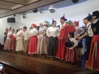 Der Folklore-Verein gibt eine Vorstellung