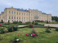 Schloss Ruhental (Rundale)- Rosengarten