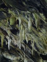 ...und Stalagtiten in den Höhlen am Grund des Schlundes...