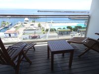 ... mit Blick auf den Hafen