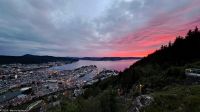 Bergen - Hausberg Fløyen im Sonnenuntergang