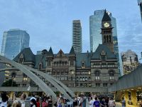5. Tag – Ankunft in Toronto – Abendspaziergang zum Nathan Phillips Square – Altes Rathaus