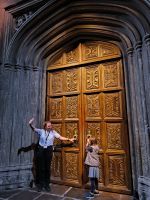 Warner Bros. Filmstudio. Unser Geburtstagskind darf öffnen