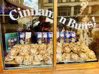 Göta-Kanal Stockholm -  Köstliches Zimtgebäck zur Fika (schwedische Kaffeepause)