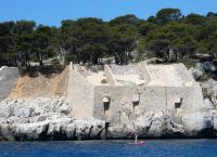 Verladerampe der einstigen Steinbrüche der Calanques