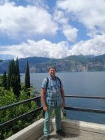 vor der Burg Castello di Malcesine Richtung Gardasee