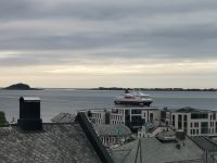 Die Hurtigrute verfolgt uns....