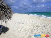 Weisser Sand und tÁrkisblaues Meer in Cayo Santa Maria