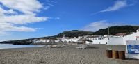 Sandstrand von Praia neben dem Fährhafen von Graciosa