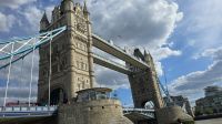 Unter der Tower Bridge 
