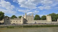 Der Tower of London von der Themse aus 
