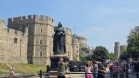 Queen Victoria vor dem Windsor Castle 