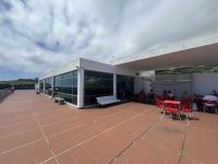 Cafe auf dem Flughafendach