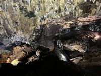 Kalkablagerungen in der Höhle