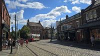 in Trams, Busse und Straßenbahnen unterwegs im Beamish Museum