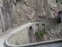 448 Fahrt durch die Schöllenenschlucht - Stopp an der Teufelsbrücke