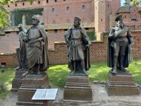 Denkmalgruppe der Hochmeister im Mittelalter, Hermann von Salza, Siegfried von Feuchtwangen, Heinrich von Kniprode und Albrecht von Brandenburg