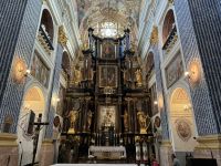 Kircheninneres mit Hochaltar