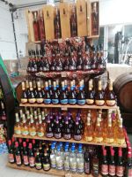 Die Liköre in „Mulher do Capote“ in Ribeira Brava - São Miquel, Azoren