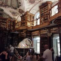 In der Stiftsbibliothek