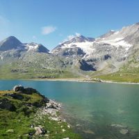 Blick auf die schneebedeckten Berge