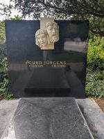 Grab von Curd Jürgens