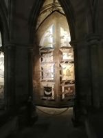 St. Mungos Grabstätte im Untergeschoss der Kathedrale 