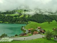 Fahrt mit dem Luzern–Interlaken Express... (Lungernsee)