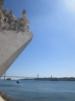 Entdeckerdenkmal und 25.April Brücke