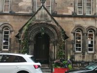 Eingang zum Pub Ghillie Dhu 