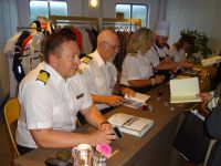 Hurtigruten: unterwegs gen Süden: Signierstunde