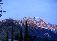 Schneebedeckte Gipfel in Kranjska Gora