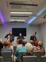 WOW in Abendessen in Nis in Serbien