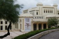 durch den Hintereingang des Casinos