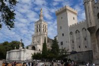 Vor dem Papstpalast  in Avignon