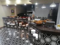 Frühstück im Hotel Kazzhol in Almaty