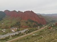 Rote Ochsen-Felsen in der Jety-Oguz-Schlucht