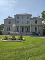 Frontseite der Villa