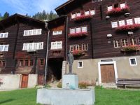 376  Panoramafahrt von Zermatt nach Interlaken - Stopp in Niederwald - Denkmal für Cäsar Ritz