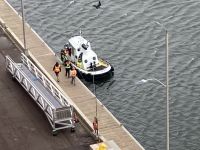 Wie viele Personen da wohl hineingehen?