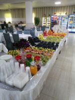 Pause an einer modernen Raststätte bei Taraz