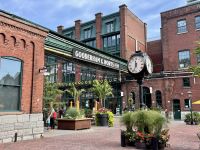 2. Tag – Toronto bis Niagara Falls – Stadtrundfahrt Toronto – Distillery District