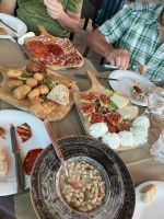 und wieder muntet es