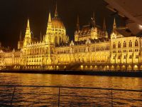 2024 Donaukreuzfahrt: Durchfahrt Budapest, Parlamentsgebäude