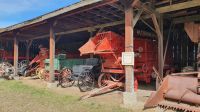Kutschen und Landwirtschaftsgeräte auf der O'Keefe Ranch