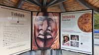 Infotafel zu den First Nations der Squamish am Sea-to-Sky-Highway